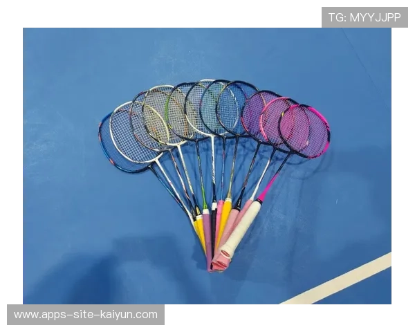 羽毛球杀球新体验：让实力飞扬的弯曲球拍揭秘